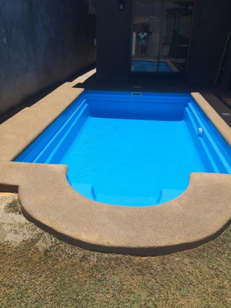 Borde Fulget color arena en un remate semicircular